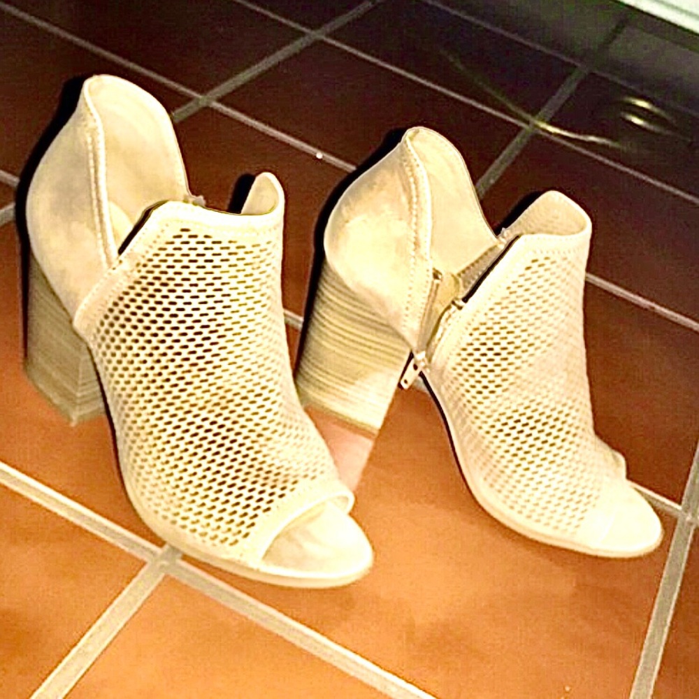 SODA Open Toe Heeled Booties Sandals Tan Size 9